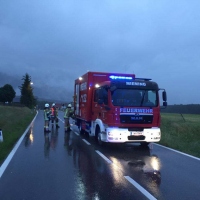 Brandmeldealarm und Verkehrsunfall