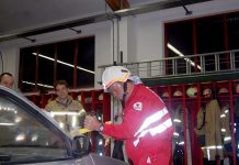 Übung mit dem Roten Kreuz Mötz – Verkehrsopfer mit Bergeschere geborgen Übung mit dem Roten Kreuz Mötz - Verkehrsopfer mit Bergeschere geborgen, Foto: Markus Dullnig