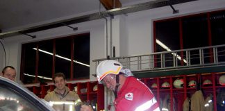 Übung mit dem Roten Kreuz Mötz – Verkehrsopfer mit Bergeschere geborgen Übung mit dem Roten Kreuz Mötz - Verkehrsopfer mit Bergeschere geborgen, Foto: Markus Dullnig