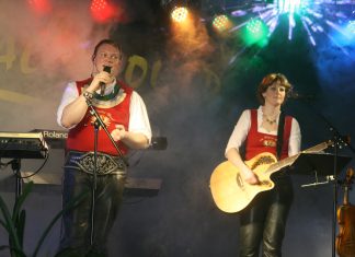 Feuerwehrball 2011 – Besucherrekord und „Stöttlhex-Premiere“ Feuerwehrball 2011 - Besucherrekord und "Stöttlhex-Premiere", Foto: Knut Kuckel