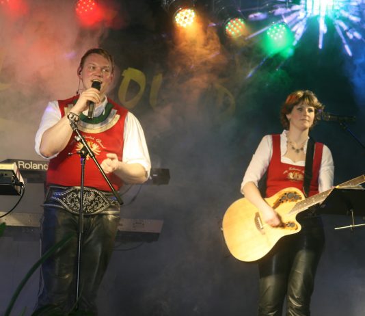 Feuerwehrball 2011 – Besucherrekord und „Stöttlhex-Premiere“ Feuerwehrball 2011 - Besucherrekord und "Stöttlhex-Premiere", Foto: Knut Kuckel