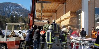 Eingeklemmte Person in Obsteig – Erstversorgung durch den Notarzt Eingeklemmte Person in Obsteig - Erstversorgung durch den Notarzt, Foto: Freiwillige Feuerwehr Mieming