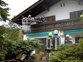 Feuerwehren und Rotes Kreuz – Personenbergung mittels Drehleiter Feuerwehren und Rotes Kreuz - Personenbergung mittels Drehleiter, Foto: Freiwillige Feuerwehr Mieming