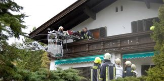 Feuerwehren und Rotes Kreuz – Personenbergung mittels Drehleiter Feuerwehren und Rotes Kreuz - Personenbergung mittels Drehleiter, Foto: Freiwillige Feuerwehr Mieming