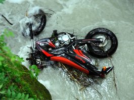 Herrenloses Moped am Lehnbach – Großangelegte Suchaktion in Mieming