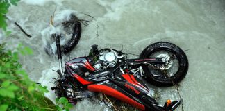 Herrenloses Moped am Lehnbach – Großangelegte Suchaktion in Mieming