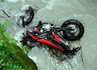 Herrenloses Moped am Lehnbach – Großangelegte Suchaktion in Mieming