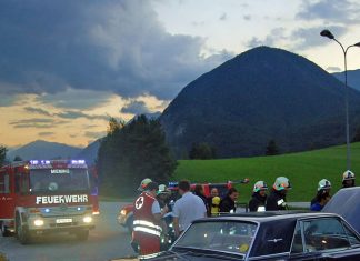 Fahrzeugbrand beim Parkplatz Locherboden