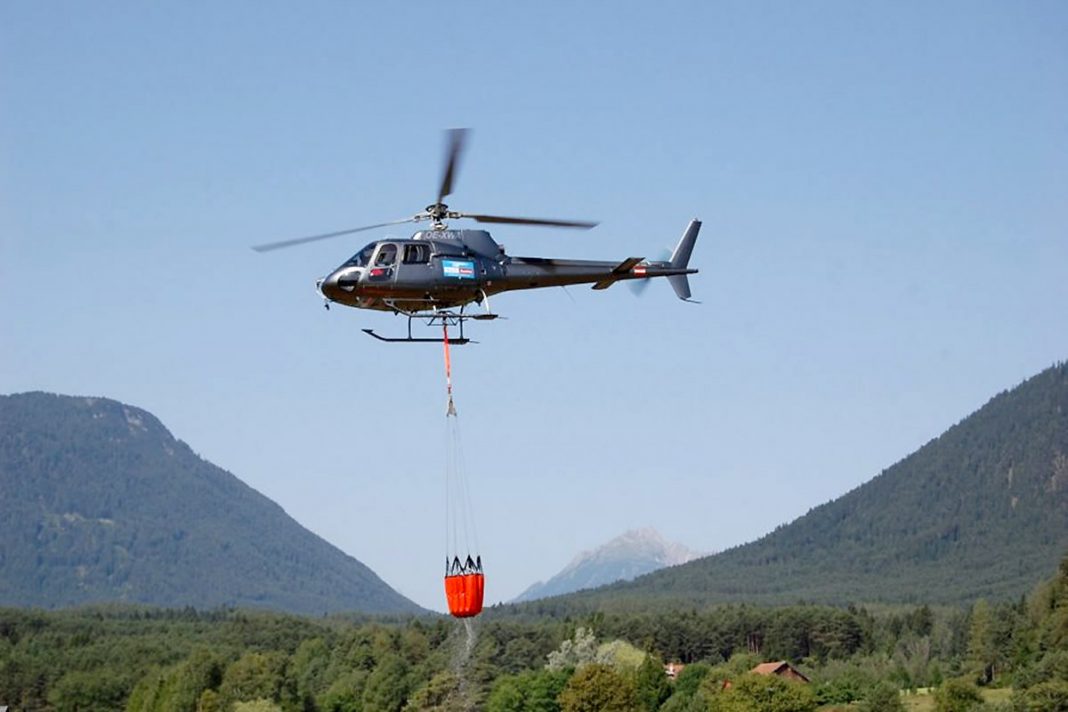 Hubschrauber über der Mieminger Kette - Gewitter löst Waldbrand aus, Foto: Freiwillige Feuerwehr Mieming