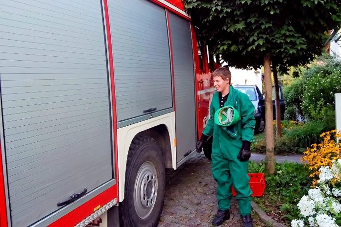 20 Wespennesteinsätze in wenigen Wochen - "Nest im Kinderzimmer", Foto: Freiwillige Feuerwehr Mieming 20 Wespennesteinsätze in wenigen Wochen - "Nest im Kinderzimmer", Foto: Freiwillige Feuerwehr Mieming