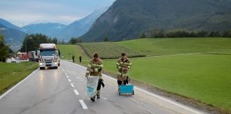 Höhe Parkplatz Locherboden – Ölbinden nach Verkehrsunfall Mötzer Landstrasse Höhe Locherboden - Ölbinden nach Verkehrsunfall, Foto: Freiwillige Feuerwehr Mieming