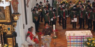 Florianifeier 2014 in Barwies – Einmarsch fiel ins Wasser Florianifeier 2014 in Barwies - Einmarsch fiel ins Wasser, Foto: FF Mieming