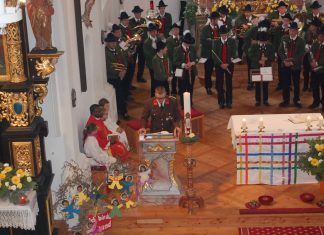 Florianifeier 2014 in Barwies – Einmarsch fiel ins Wasser Florianifeier 2014 in Barwies - Einmarsch fiel ins Wasser, Foto: FF Mieming