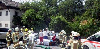Schwerer Verkehrsunfall auf der B189 – Höhe Fronhausen Schwerer Verkehrsunfall auf der B189 - Höhe Fronhausen, Foto: FF Mieming