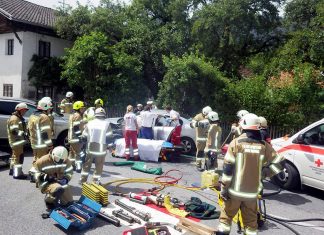 Schwerer Verkehrsunfall auf der B189 – Höhe Fronhausen Schwerer Verkehrsunfall auf der B189 - Höhe Fronhausen, Foto: FF Mieming