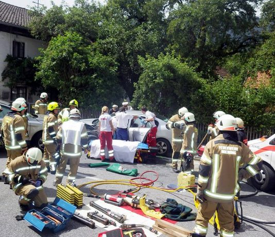 Schwerer Verkehrsunfall auf der B189 – Höhe Fronhausen Schwerer Verkehrsunfall auf der B189 - Höhe Fronhausen, Foto: FF Mieming