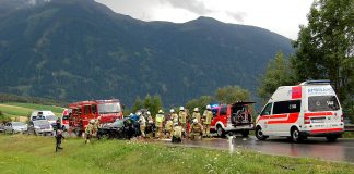 Verkehrsunfall mit Verletzten – „Mötzer Landesstrasse“ Verkehrsunfall mit eingeklemmter Person - L 236 "Mötzer Landesstrasse", Foto: FF Mieming