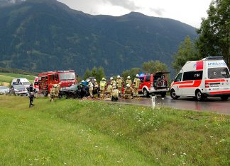 Verkehrsunfall mit Verletzten – „Mötzer Landesstrasse“ Verkehrsunfall mit eingeklemmter Person - L 236 "Mötzer Landesstrasse", Foto: FF Mieming