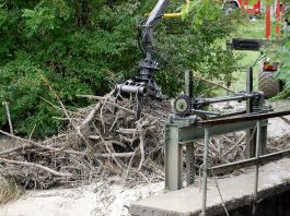 Verklausung am Lehnbach – Bach trat über die Ufer Verklausung am Lehnbach - Bach trat über die Ufer, Foto: FF Mieming
