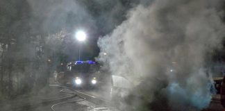 Nachteinsatz – Brennendes Auto auf der Mieminger Strasse Nachteinsatz - Brennendes Auto auf der Mieminger Strasse, Übung, Foto: Andreas Fischer