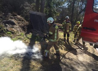 Kleiner Brand im Freien in Untermieming / Weidach Kleiner Brand im Freien Untermieming 08-04-2015