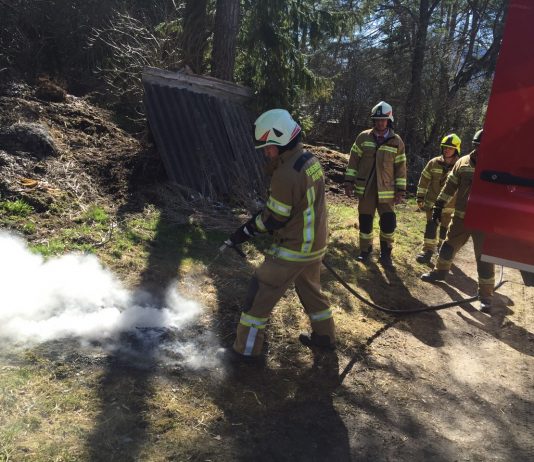 Kleiner Brand im Freien in Untermieming / Weidach Kleiner Brand im Freien Untermieming 08-04-2015