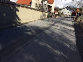 1 Kilometer lange Ölspur in Untermieming