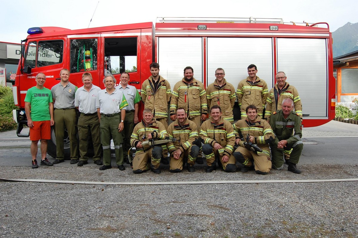 Gruppe Silber 1 Stehend v. links: Krug Thomas, Pienz Markus, Sagmeister Alexander, Sonnweber Michael, Scharmer Klaus. Kniehend v. links: Sagmeister Michael, Rauth Stefan, Weber Stefan, Lengg Daniel, Abschnittskommandant Markert Roland.