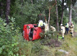 Verkehrsunfall mit eingeklemmter Person 6413 Wildermieming