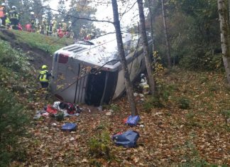 Mieminger Bundesstraße – Schwerer Busunfall B189 Kilometer 11,4