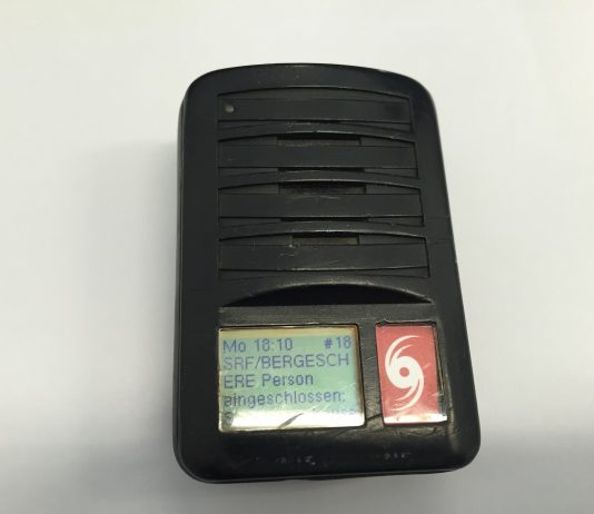 Person eingeschlossen – Kind steckt in Stiegengeländer fest