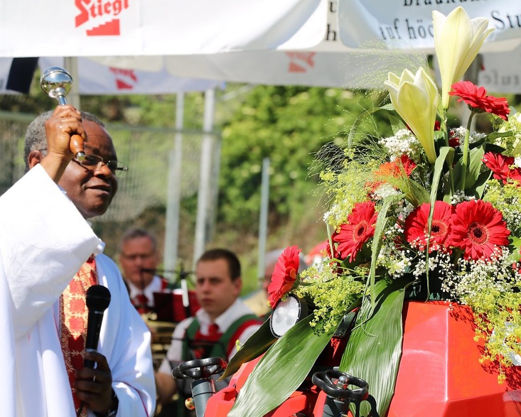 Pumpenweihe beim Feuerwehrjubiläum, Foto: Knut Kuckel