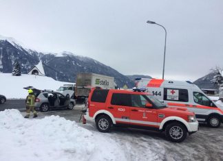 Pkw Brand Kreisverkehr Krebsbach