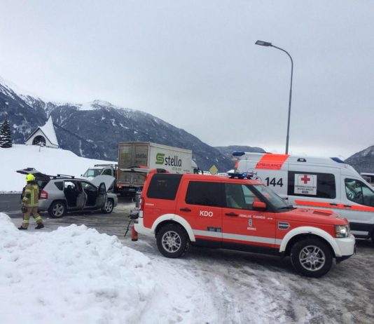 Pkw Brand Kreisverkehr Krebsbach