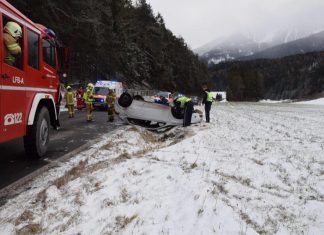 Fahrzeugüberschlag auf der B189 Kilometer 4,2