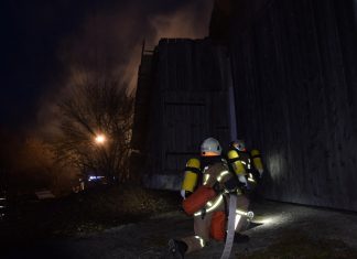 Frühjahrsübung 2018 – Simulierter Dachstuhlbrand nach Flämmarbeiten