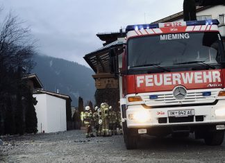 Brandalarm: brennende Weihnachtsdekoration!