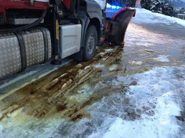 Lkw hat Hydrauliköl verloren