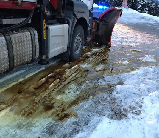 Lkw hat Hydrauliköl verloren