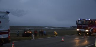 Fahrzeugüberschlag auf der Bundesstraße 189 Höhe östliche Ortsausfahrt von Mieming.