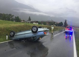 Brandmeldealarm und Verkehrsunfall