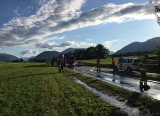 Ölspur auf der Bundesstraße 189 Höhe Wildermieming