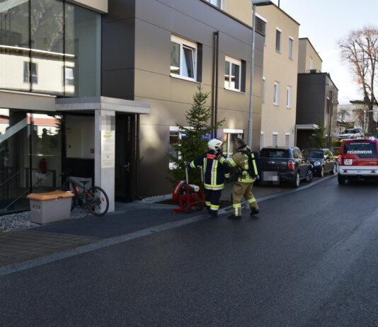 Brand Mehrfamilienhaus Wohnung – angebrannte Speisen