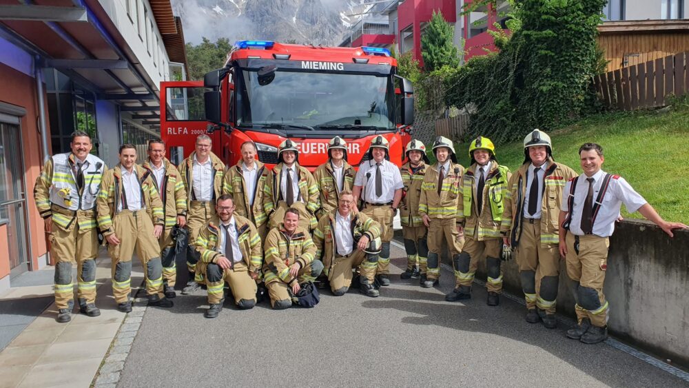 Die Einsatzmannschaft beim Brandmeldealarm im Betreuten Wohnen