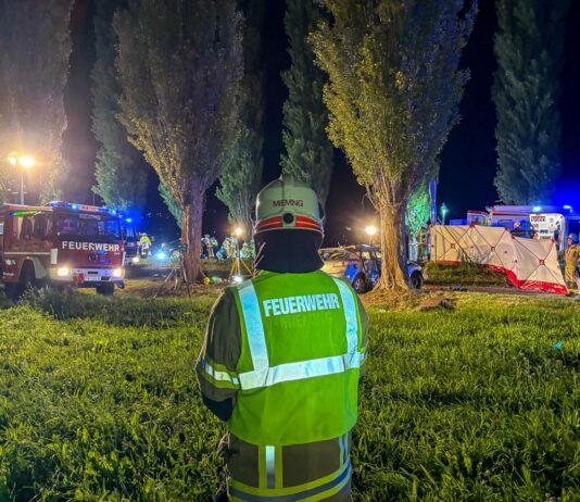 Unterstützung der Feuerwehr Telfs bei schwerem Verkehrsunfall