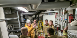 Funkübung in Hotelgebäude